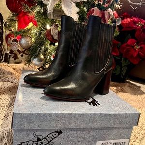 FREEBIRD sz9 Janelle Boots